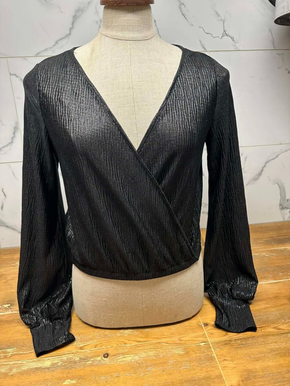 🤍 Women’s Wrap Top – ZARA – Size L/G – $14 🤍